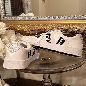 **NEW** KARL LAGERFELD PARIS, the Jaylee Logo Printed